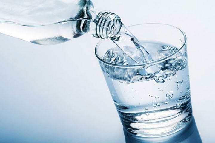 ضرورت نوشیدن آب كم شیرین در فصل گرما 