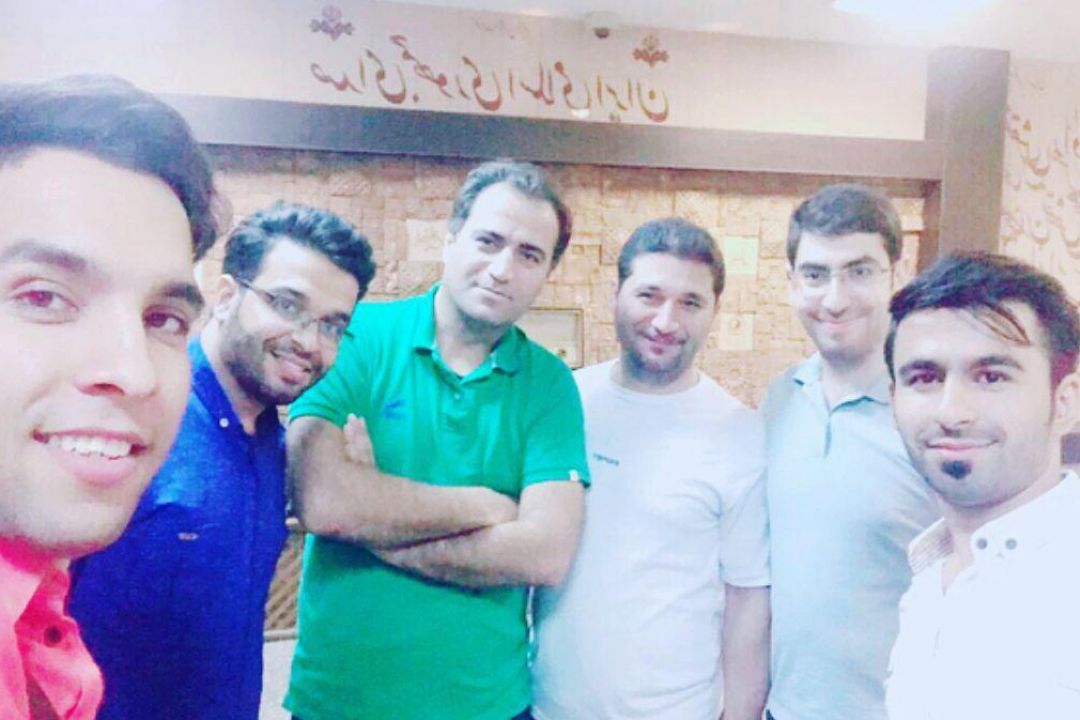 آیتم طنز با اجرای حسن اسماعیل پور در نقش چاپار و حسین قدیمی 