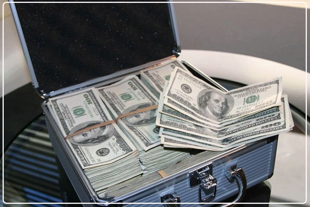 دلار در كانال 82 هزار تومان توقف كرد