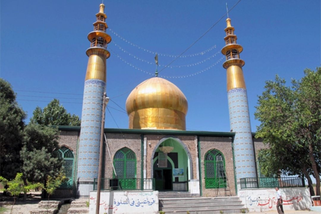 در آستان