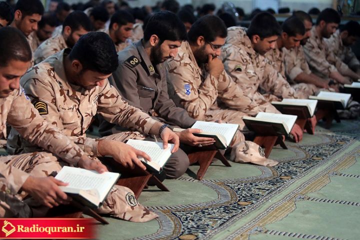 برگزاری محفل انس با قرآن در پایگاه منطقه 2 نیروی دریایی سپاه
