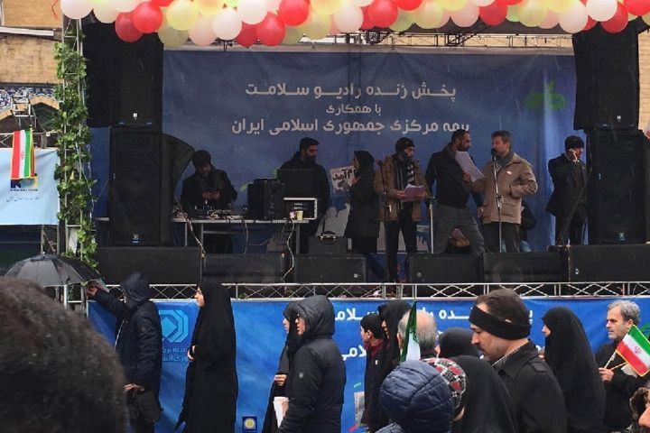 ویژه برنامه مسیر روشن رادیو سلامت همگام با مردم در راهپیمایی 22 بهمن
