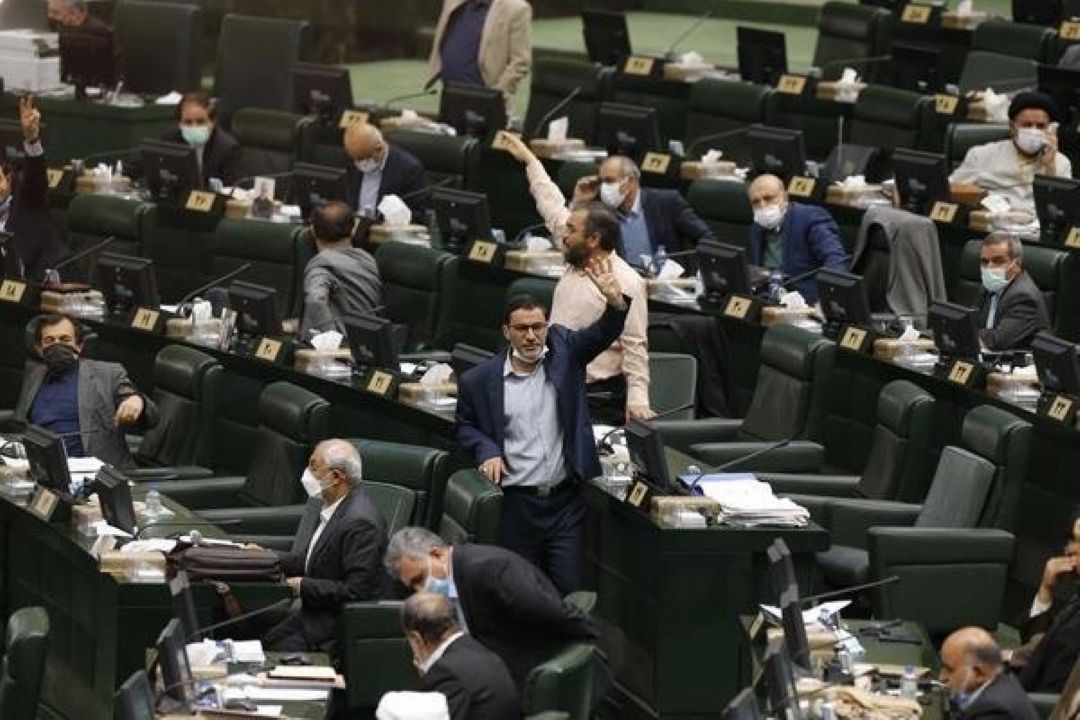 قیام مجلس به احترام كادر درمان