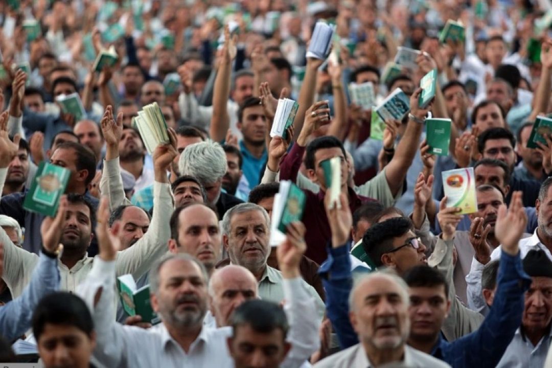  قرائت دعای پرفیض عرفه در حرم مطهر رضوی