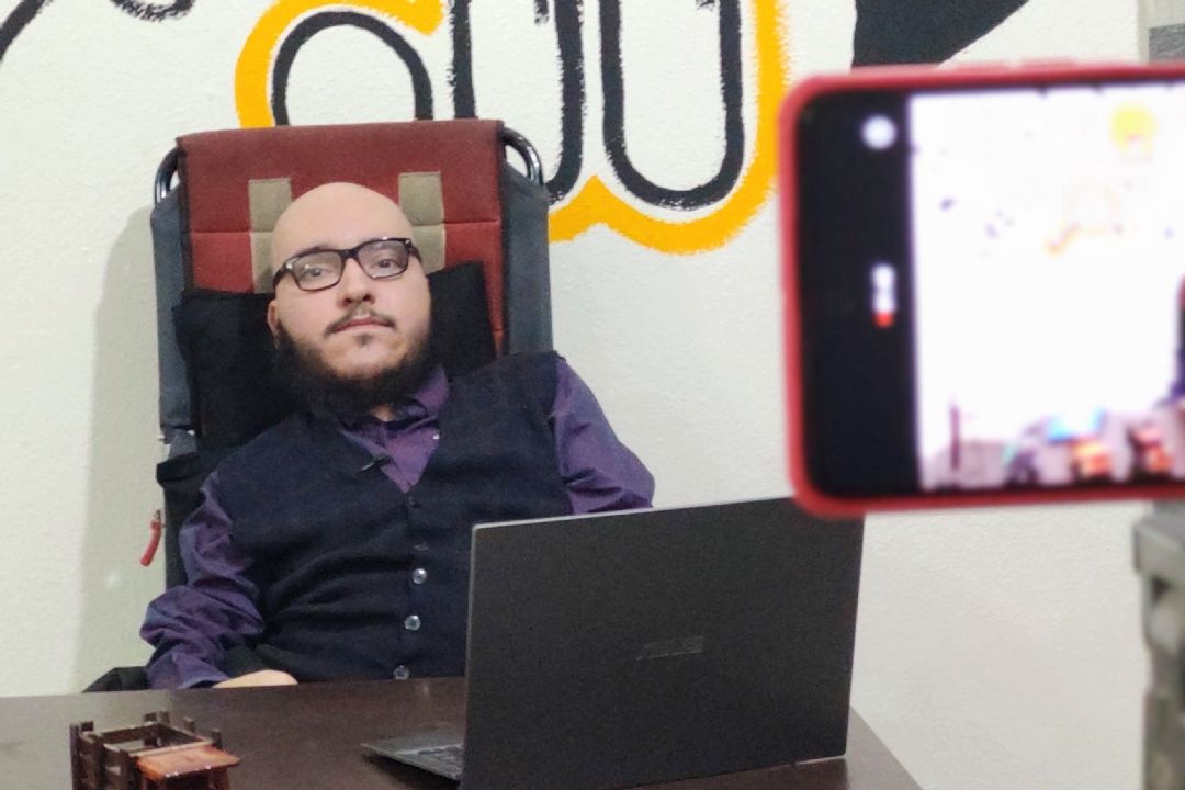 برنامه نویس تك انگشتی