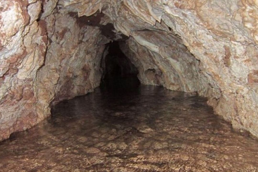 فرونشست زمین در 400 دشت ایران / تخلیه سفره های آب های زیر زمینی باید متوقف شود