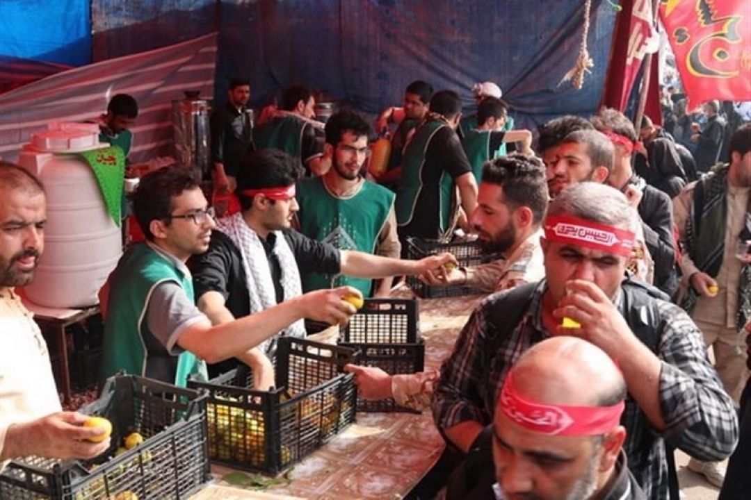استقرار موكب‌های تامین آب و غذای گرم در مهران