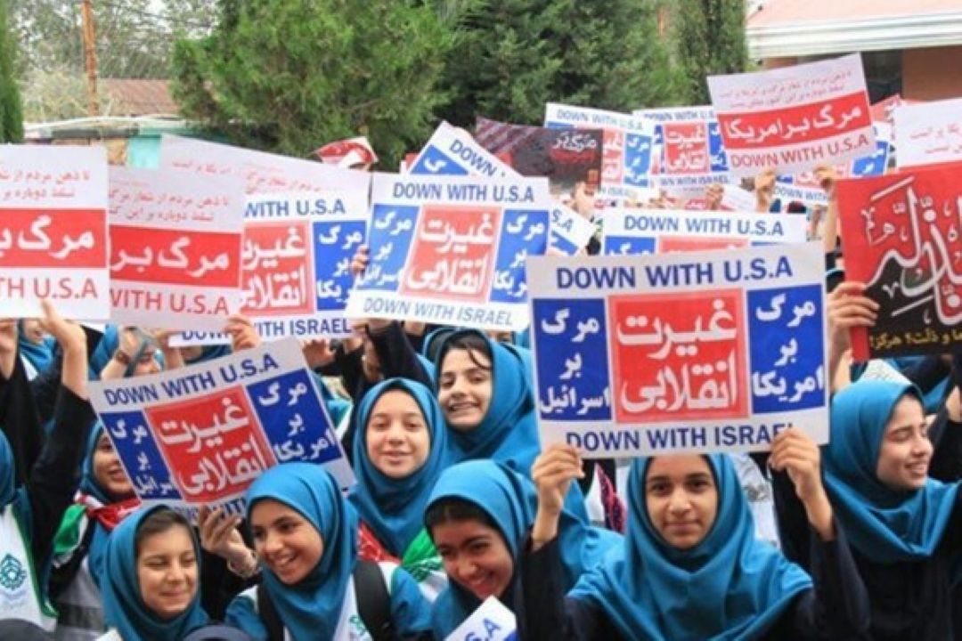 زنگ ملی استكبارستیزی در مدارس كشور طنین‌انداز شد/ نوجوانان «امید» را در سراسر كشور گسترش دهند