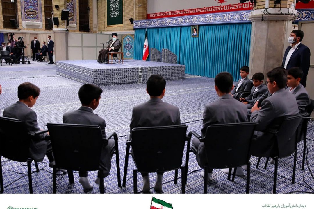 دیدار دانش‌آموزان با رهبر انقلاب