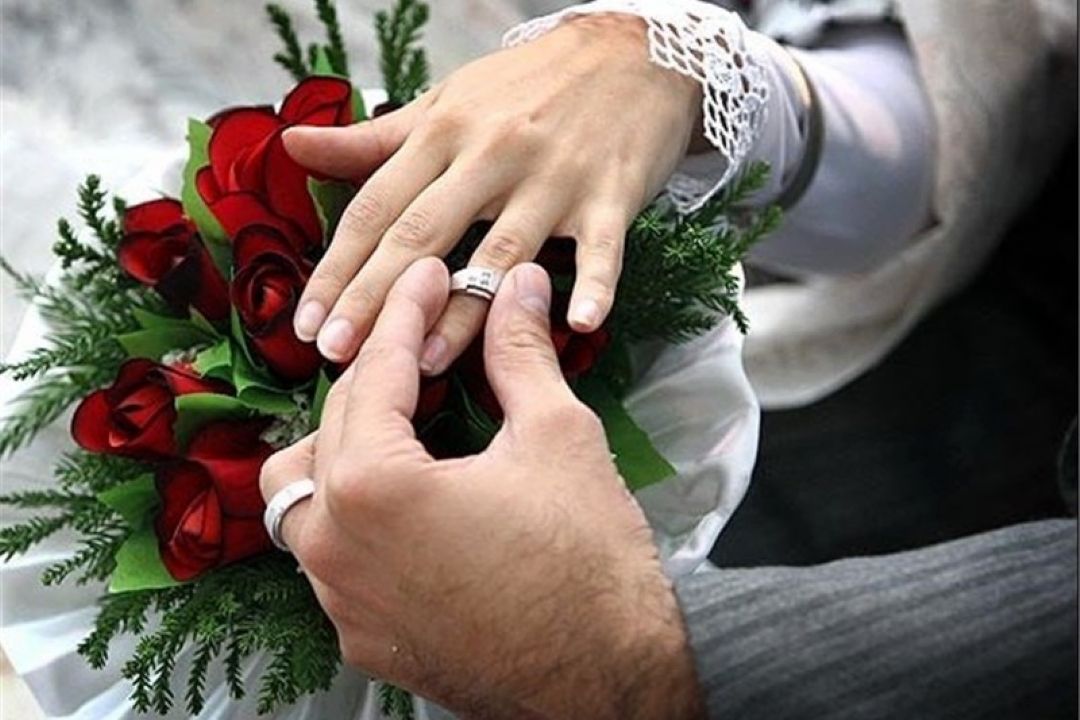 متاسفانه به جای كاهش دادن سن ازدواج، عكس آن را عمل می كنیم +صوت