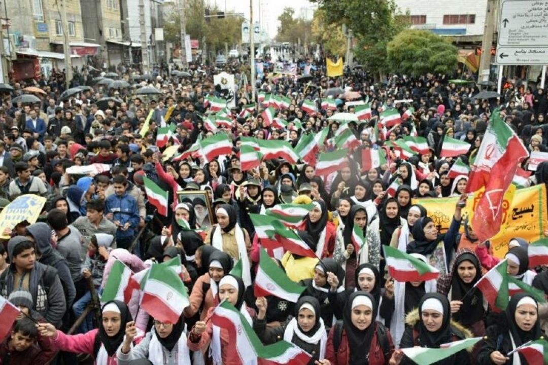 راهپیمایی 13 آبان تجسم نظام سیاسی در كشور بود