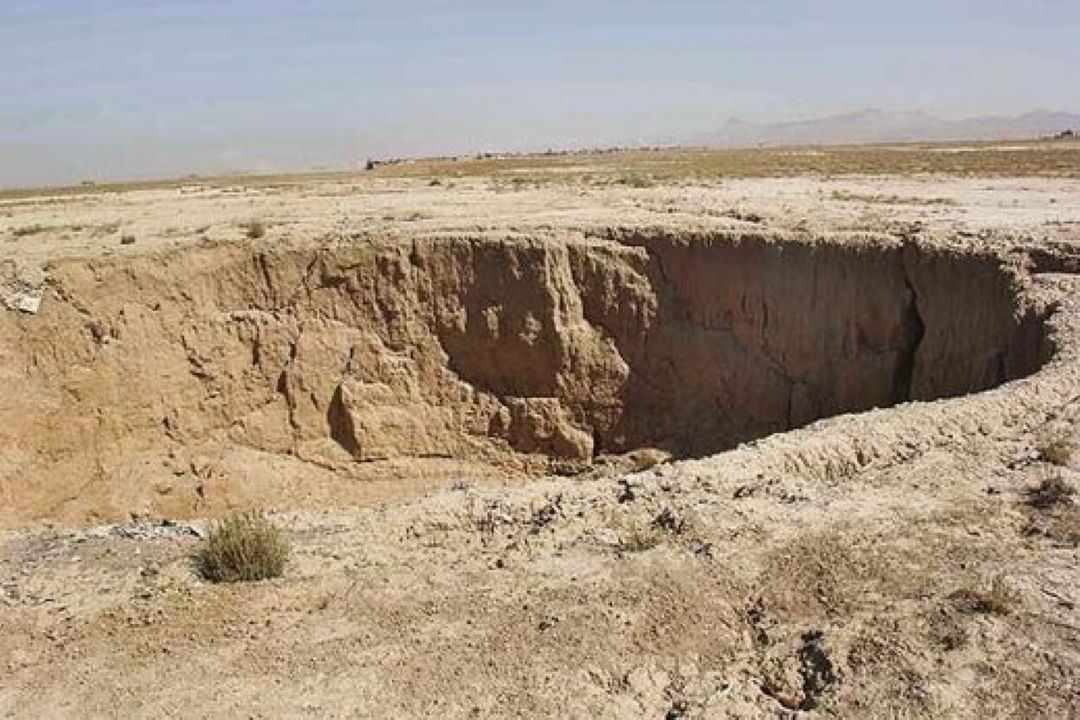  تصاویری وحشتناك تكان‌دهنده از فرونشست زمین در استان فارس