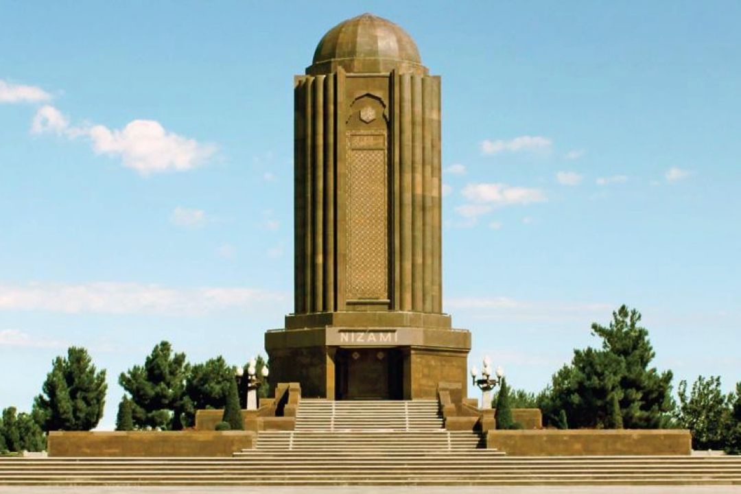 مروری  زندگی نظامی گنجوی