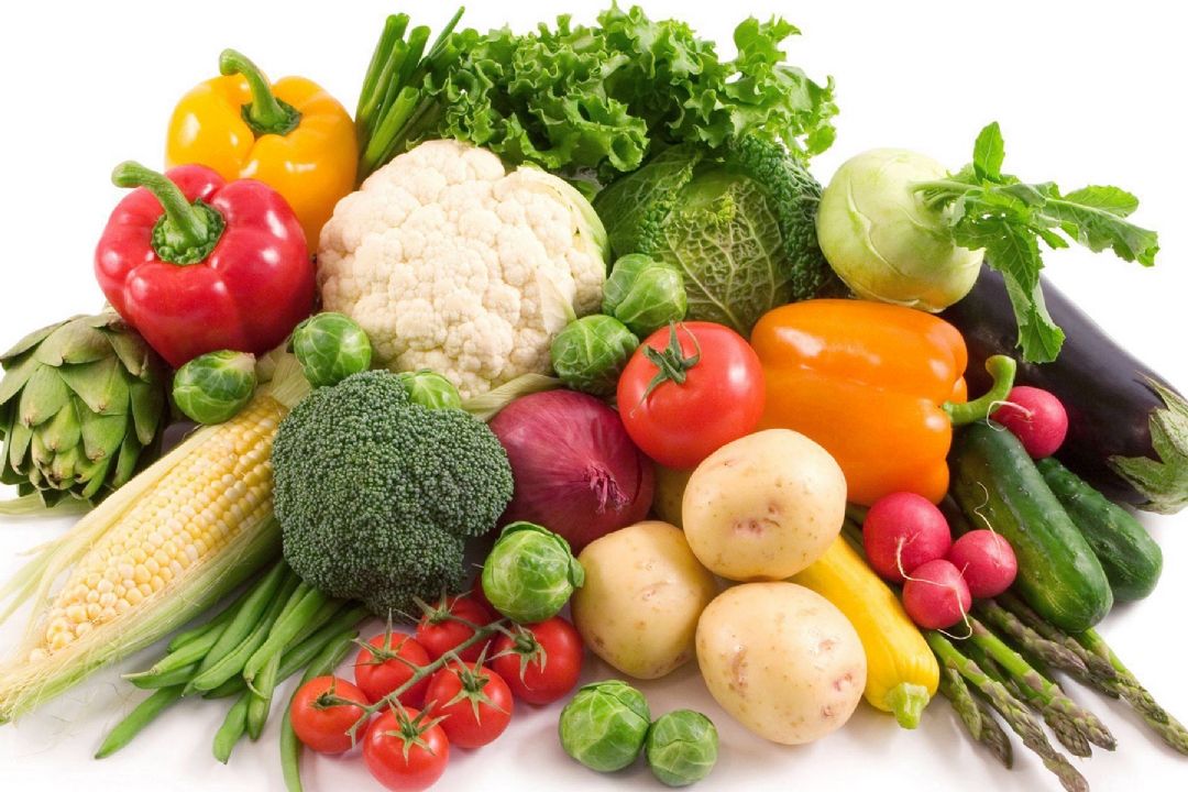 به سالم بودن و تازگی مواد غذایی توجه فراوان كنیم