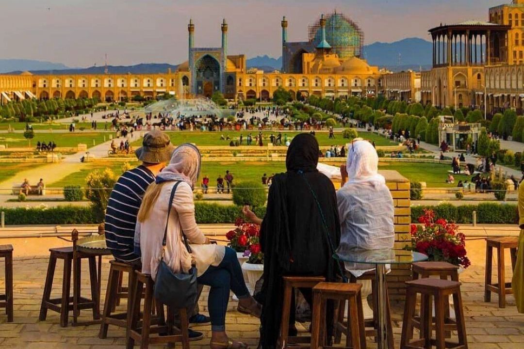 گردشگری در كشور ما سیاسی است / بی‌توجهی وزارتخانه به فعالان این حوزه