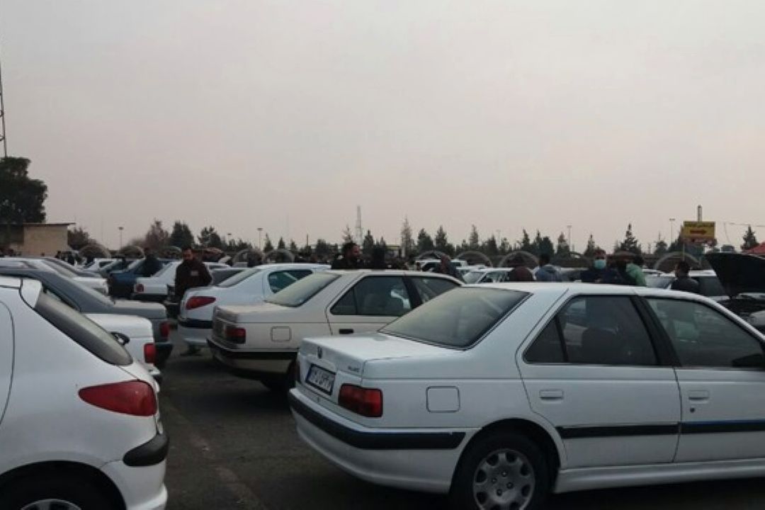 كاهش 15 درصدی قیمت خودروها در بازار آزاد/ محدودیت عرضه خودروساز باید برطرف شود