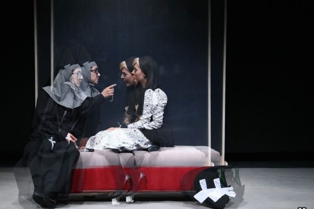  نقد و بررسی نمایش «آتن مسكو»  در جادوی صحنه 