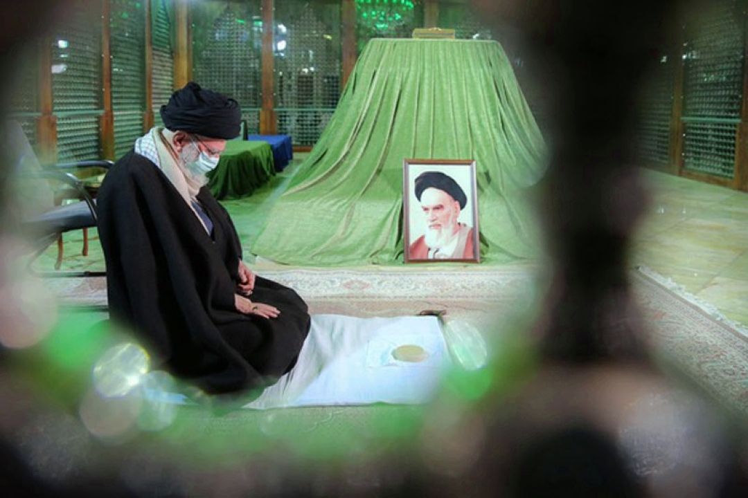حضور رهبر انقلاب در مرقد مطهر امام راحل و گلزار شهدای بهشت زهرا