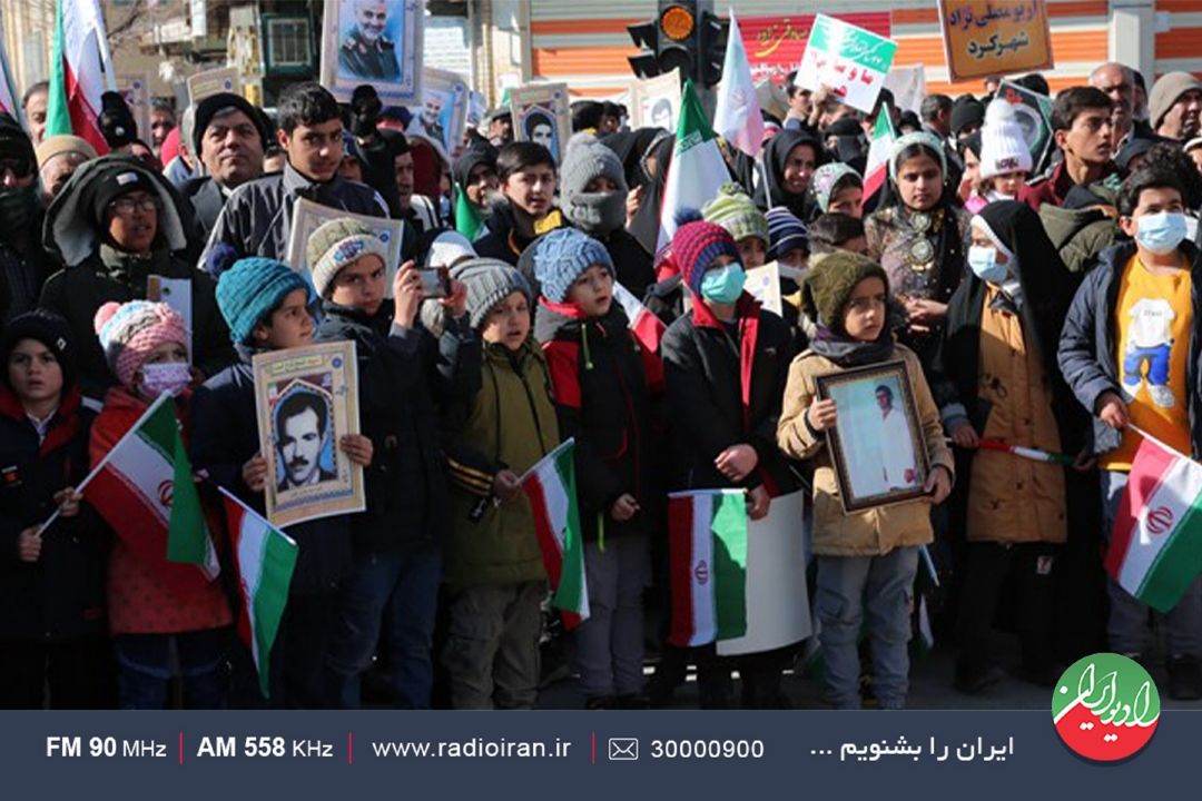 حضور زنان و مردان شهركرد در مراسم 22 بهمن  