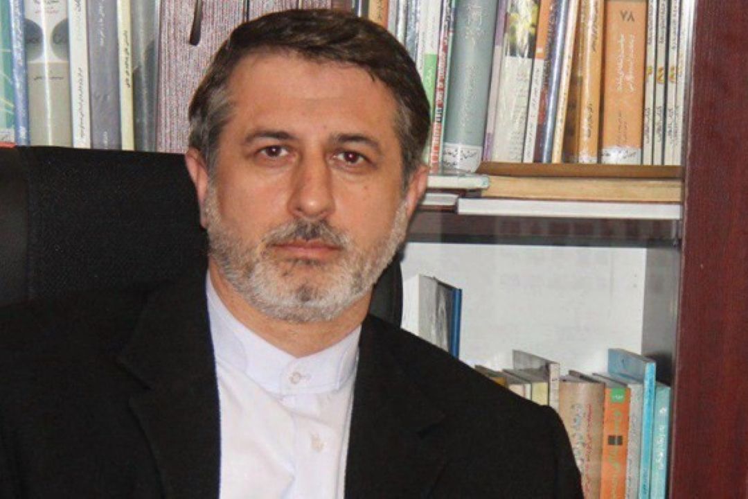 پرورش هنرمند انقلابی مانند خط تولید خودرو نیست