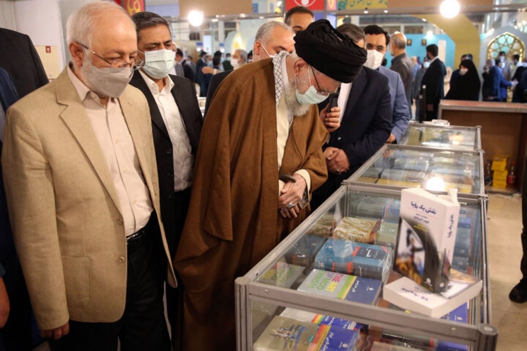 بازدید رهبر انقلاب اسلامی از سی‌وچهارمین نمایشگاه بین‌المللی كتاب
