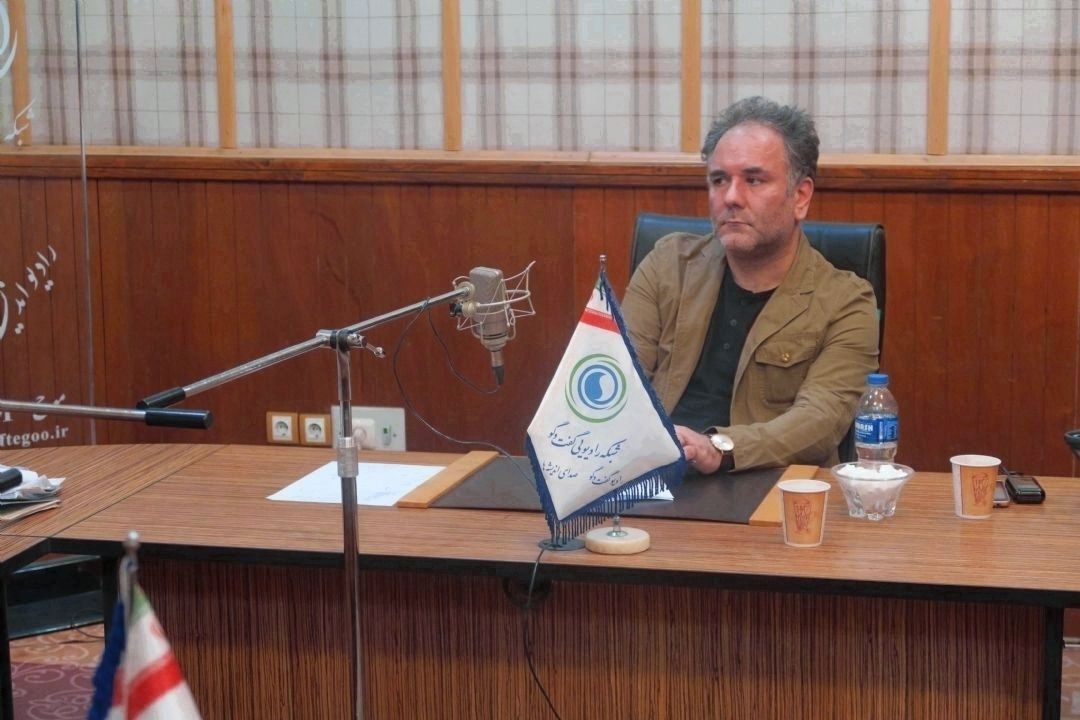 چراغ ادبیات روشن است