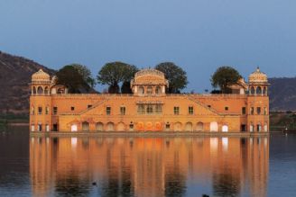 با رادیو صبا دقایقی در هند و قصری روی آب