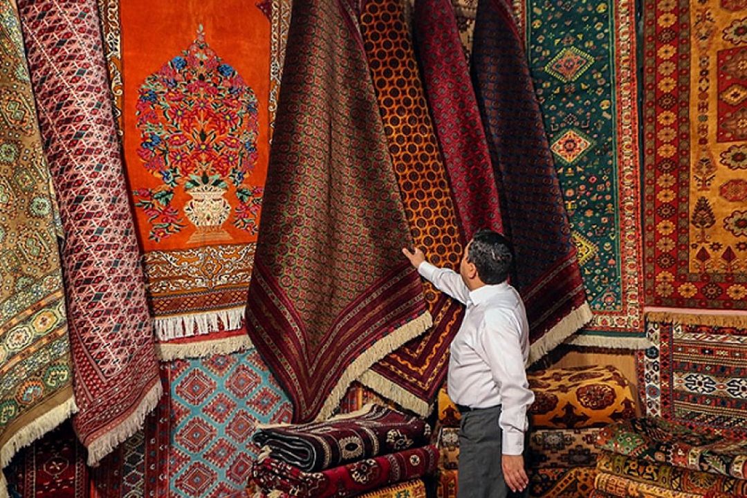 خودتحریمی باعث كاهش میزان صادرات فرش شد.
