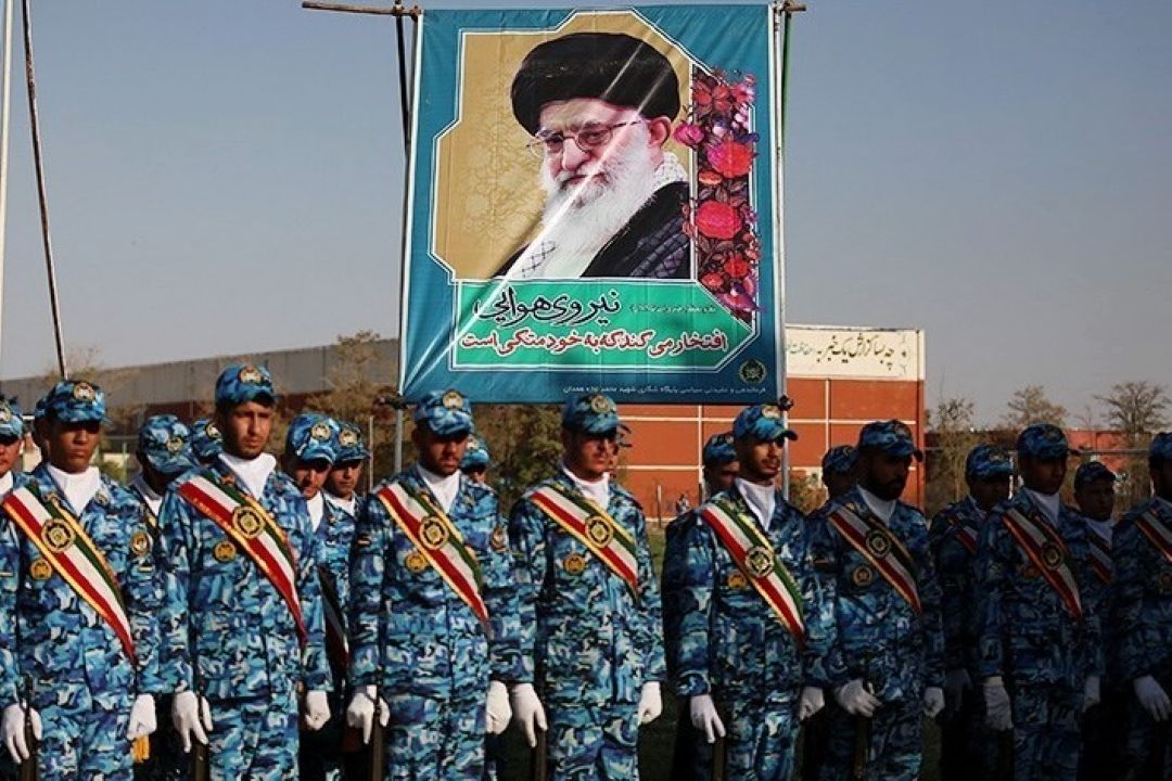 موافقت رهبر انقلاب با بخشش اضافه خدمت سربازان