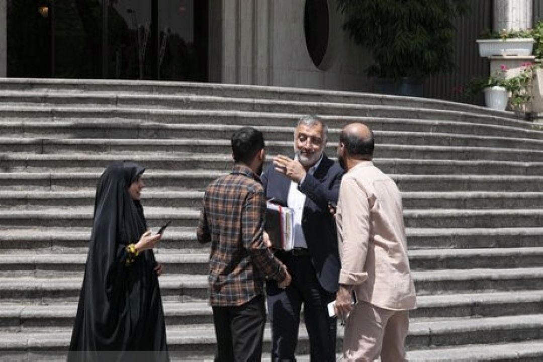 خبر استعفای من از شهرداری تهران كاملاً غلط است