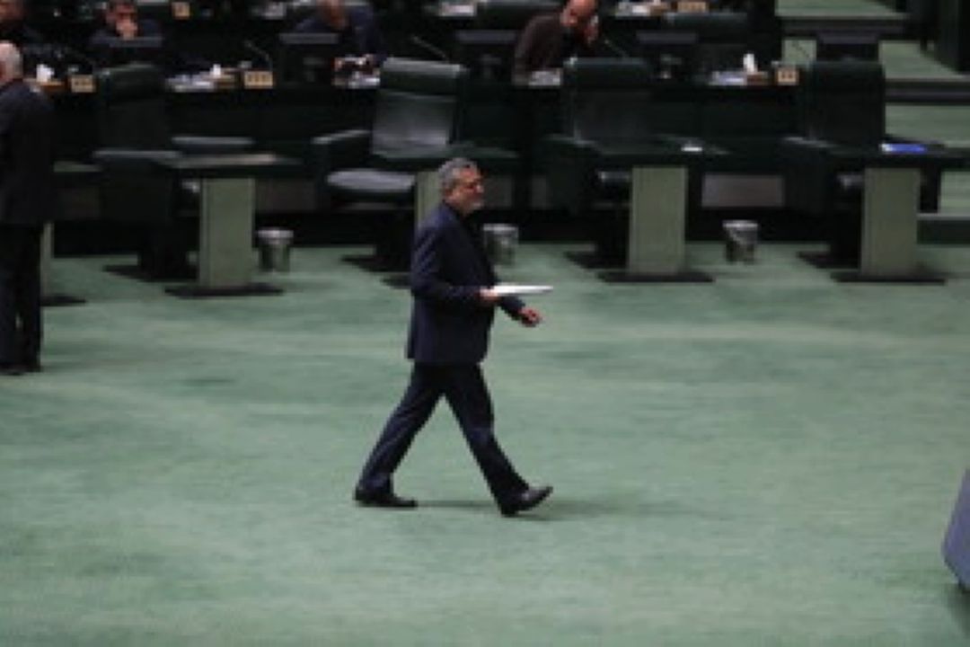 مجلس از پاسخ وزیر كار قانع شد