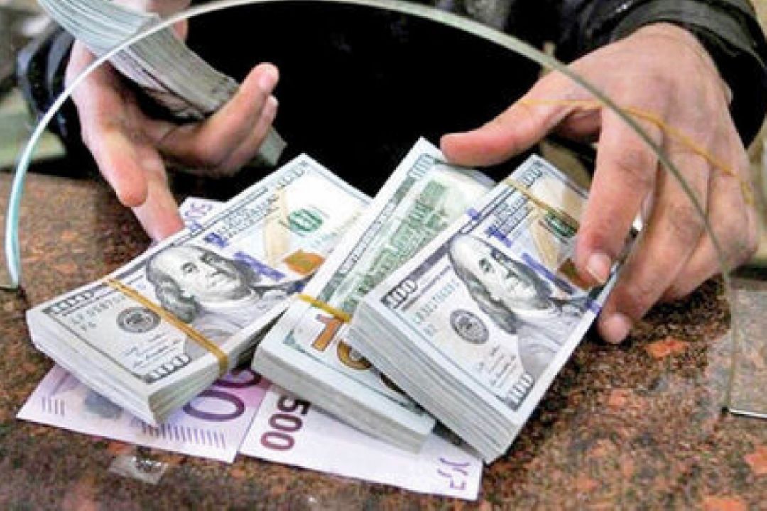 تصمیم برای تثبیت ارز با حمایت افكار عمومی به كاهش تورم ارزی می انجامد.