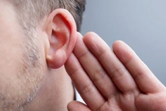 برقعی: چه افرادی در معرض خطر ناشنوایی قرار دارند؟ 
