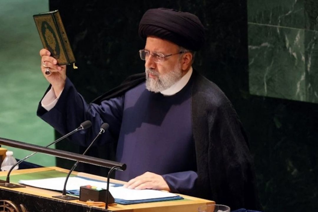رئیسی با دفاع از قرآن وارد میدان شد