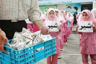 شیر رایگان در مقاطع ابتدایی مدارس دولتی توزیع می‌شود 