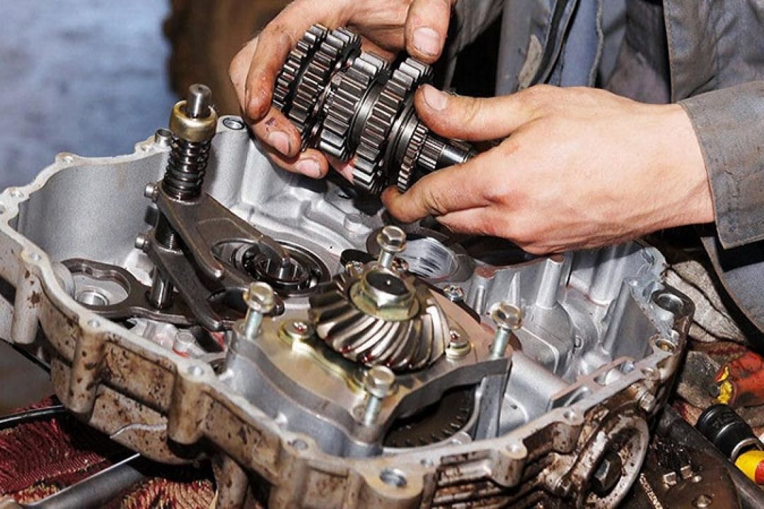 عصرانه كاری میزبان تعمیركار خبره گیربكس خودرو