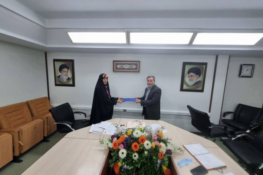 تقدیر از فاطمه قاسم آبادی در جلسه شورای مدیران رادیو قرآن