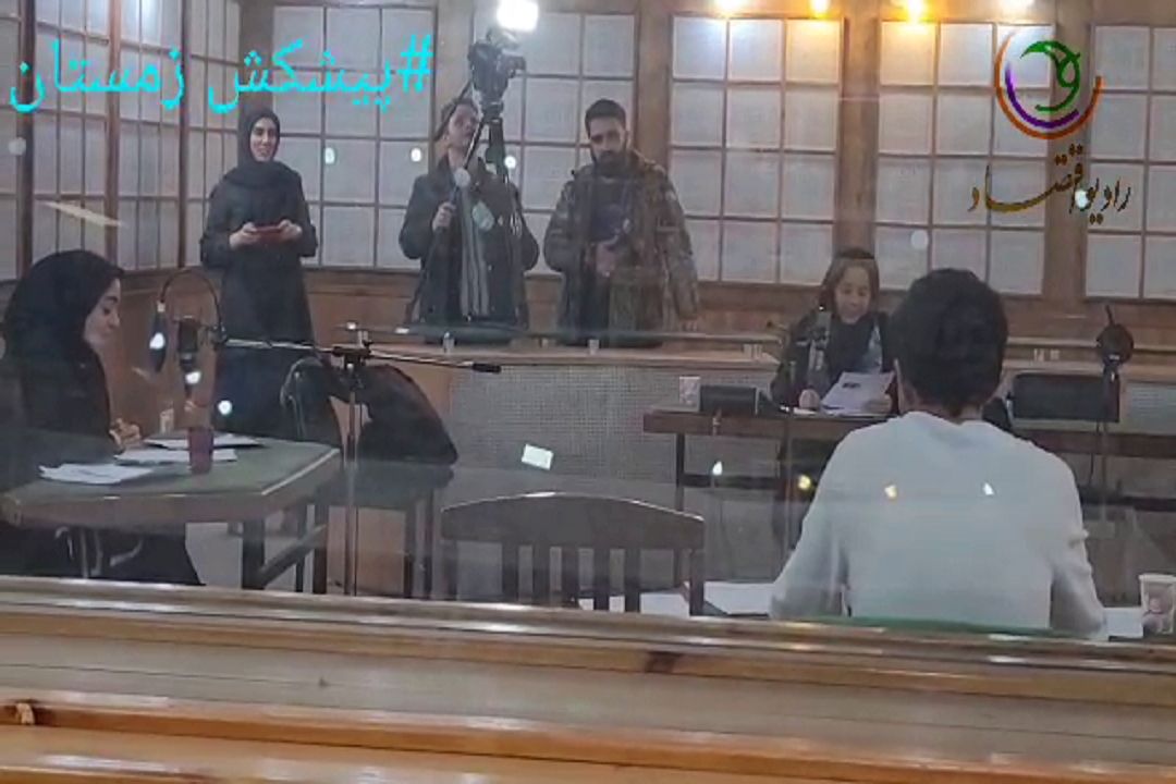 💫پشت صحنه تلاش همكاران رادیو اقتصاد در تهیه برنامه "پیشكش زمستان"💫