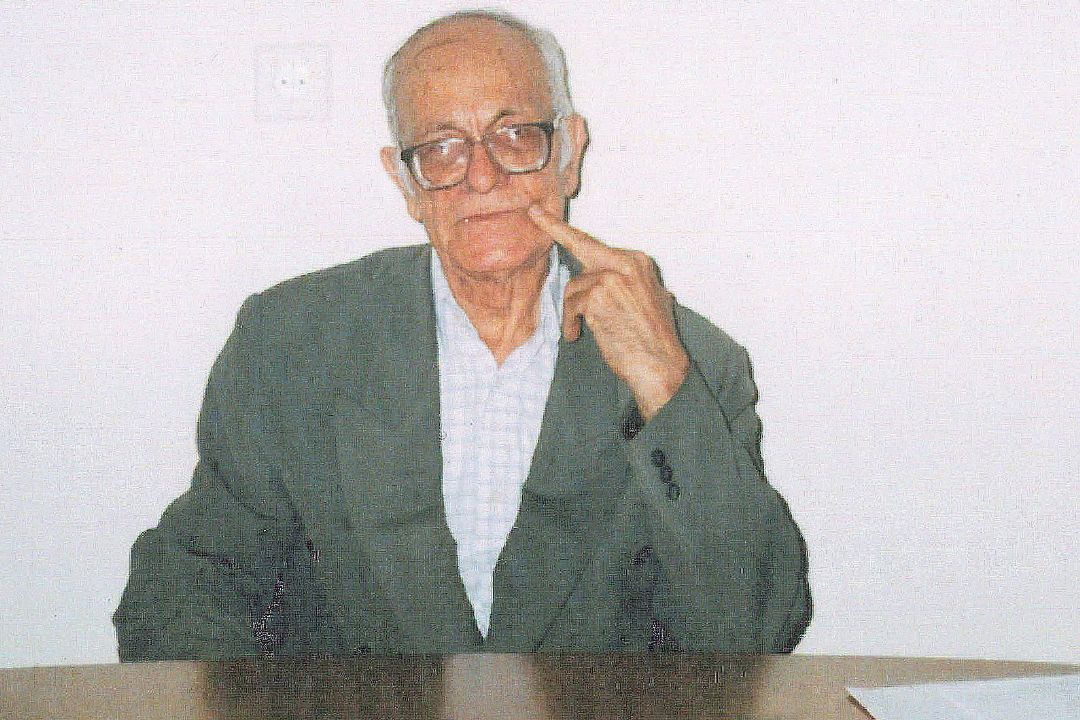 مرد زبان و ادبیات فارسی