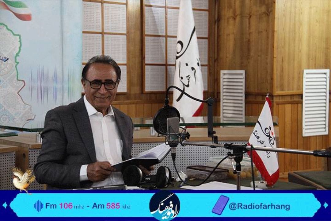 اسماعیل آذر: در رادیو فرهنگ برنامه مشاعره دارم 