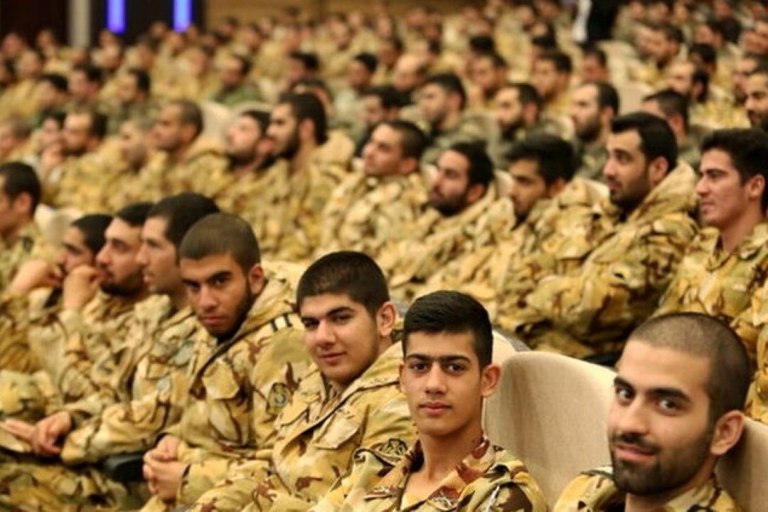 دهنوی خبر داد: خدمت سربازی سه ماه كاهش می‌یابد