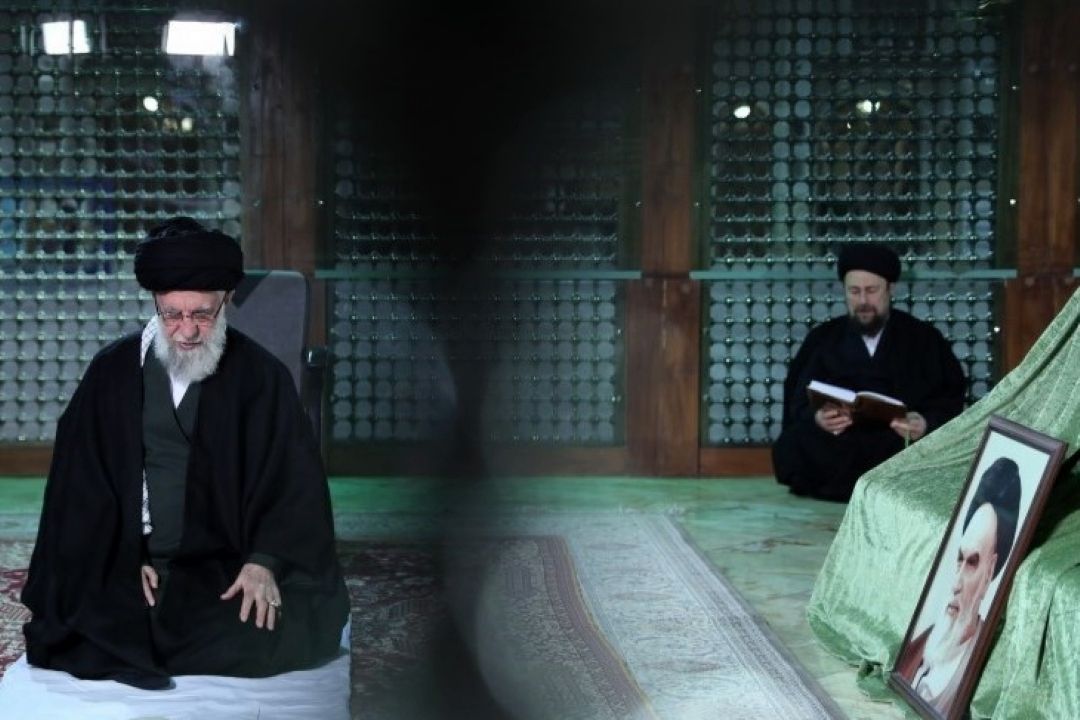 حضور رهبر انقلاب در حرم مطهر امام راحل و گلزار شهدای بهشت زهرا(ع) به‌مناسبت دهه فجر