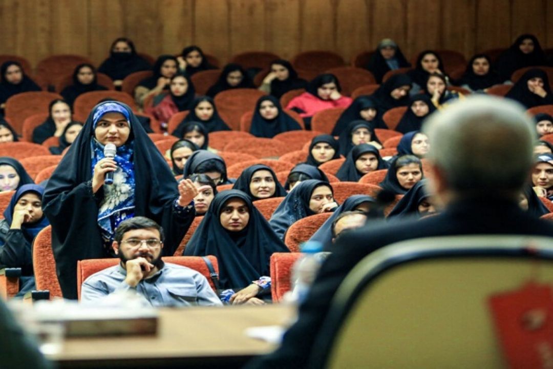 جوانان از نامزدهای انتخابات مطالبه‌گری داشته باشند