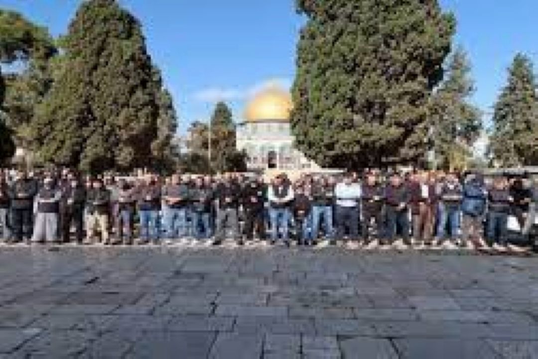 ادای نماز جمعه در مسجد الاقصی با 13 هزار فلسطینی
