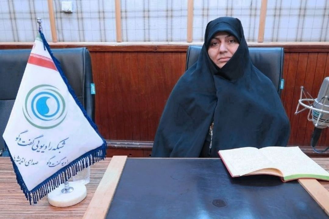 اولویت یك زن تراز اسلامی؛ نقش همسری و مادری است