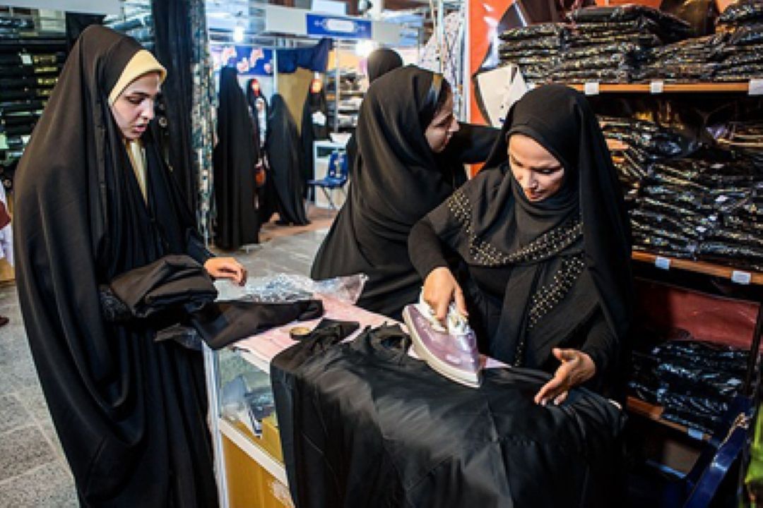 دوخت رایگان چادر سنتی در نمایشگاه محصولات حجاب هدی