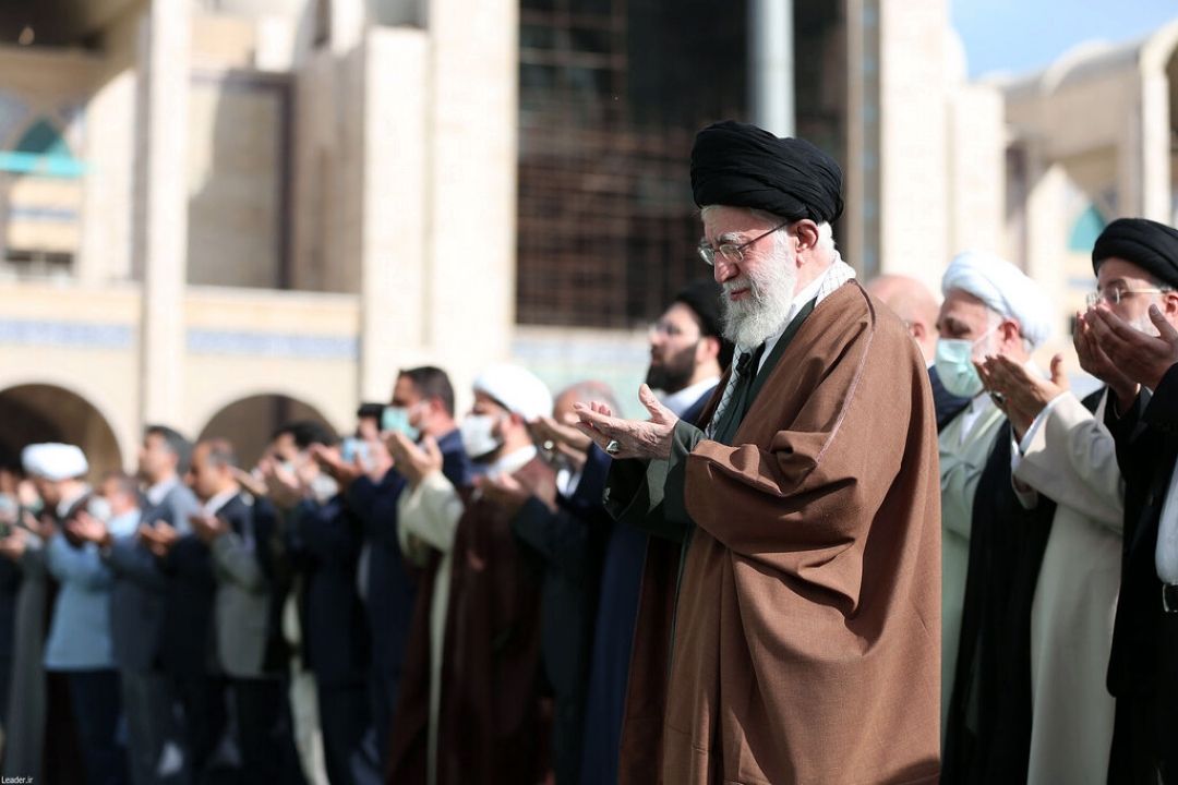 اقامه نماز عید فطر به امامت رهبر معظم انقلاب راس ساعت 8 صبح
