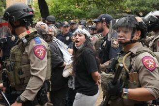 وحشی‌گری پلیس امریكا علیه اساتید دانشگاه