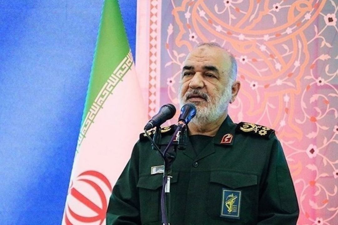 سرلشكر سلامی: مصمم‌تر از قبل در برابر دشمن شمشیر می‌زنیم‌