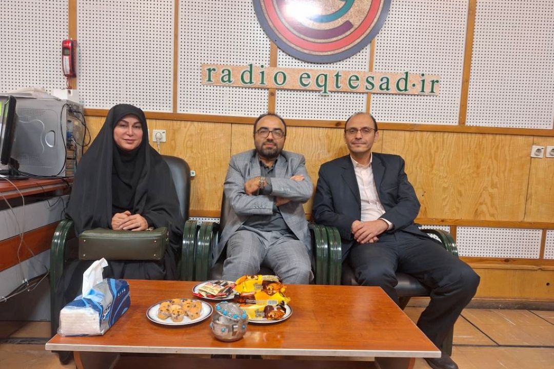 حضور معاون صدا مازندران در استودیو شبكه رادیویی اقتصاد